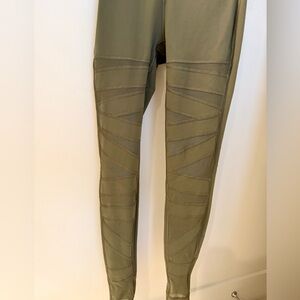 Lululemon Army Green High Rise Full Length Leggings w/Mesh Panels **Worn Twice**